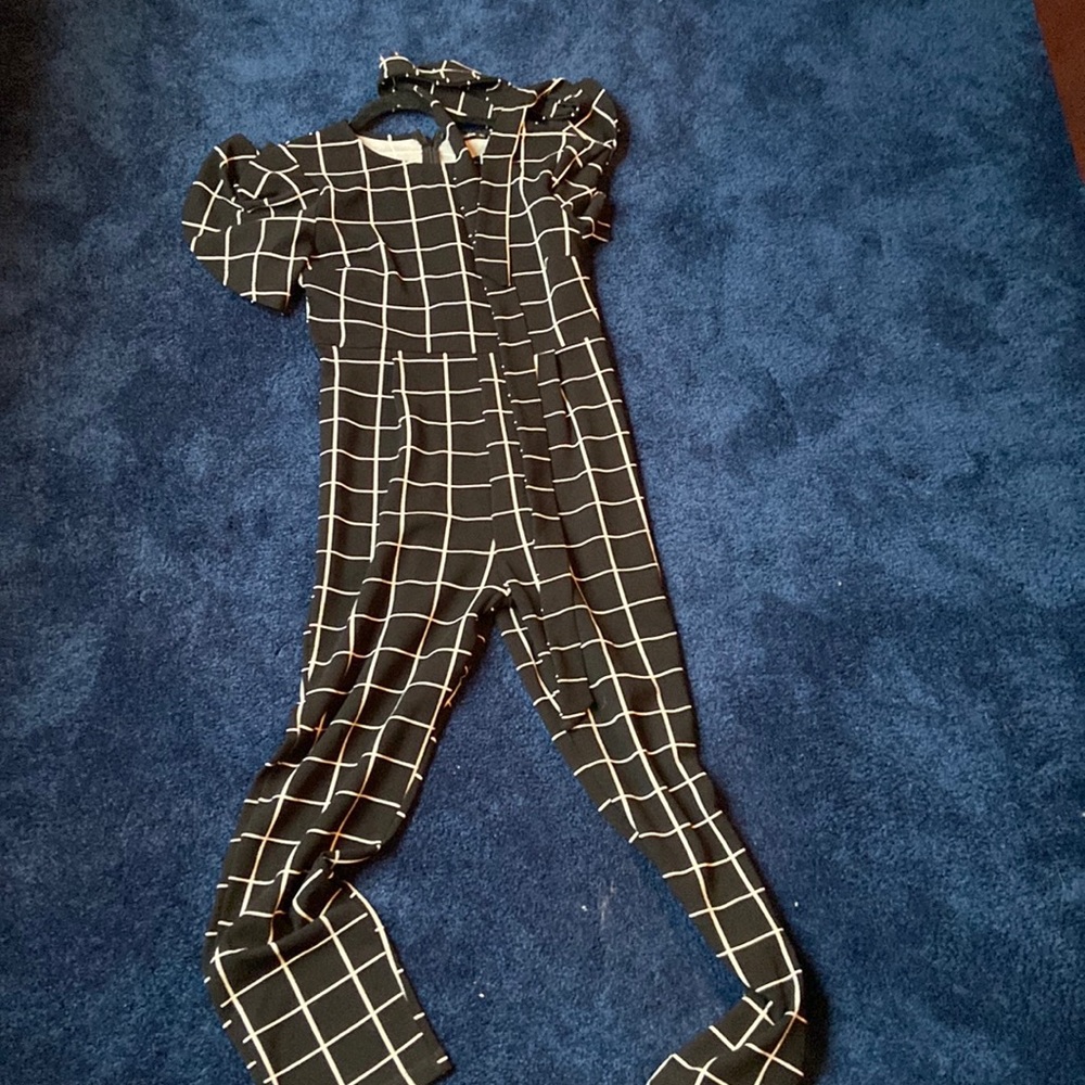 SHEIN black jumper with white lines and a belt